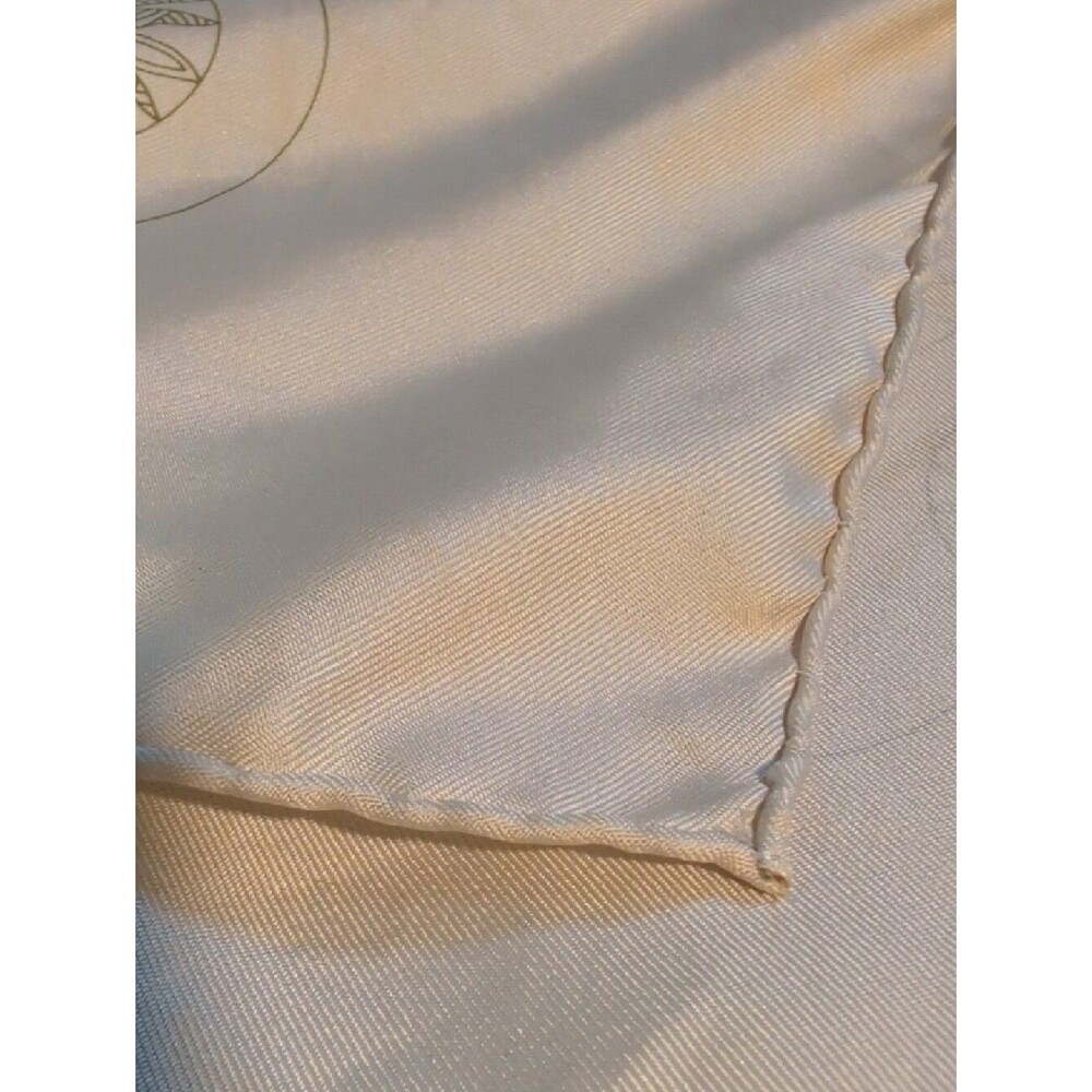 Hermès Le Roy Soleil Silk Medallion Print Hand Rolled Large Scarf - Picture 4 of 10